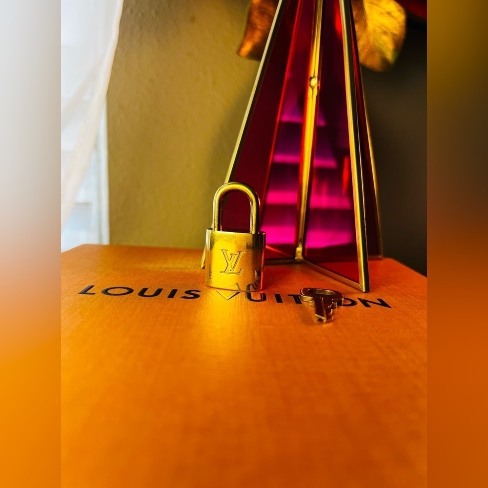 Authentic Louis Vuitton Lock & Key only #310 - Picture 9 of 9